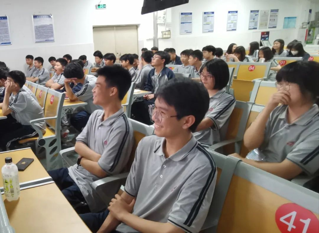 接纳自我 ，拥抱生活——心理健康周活动
